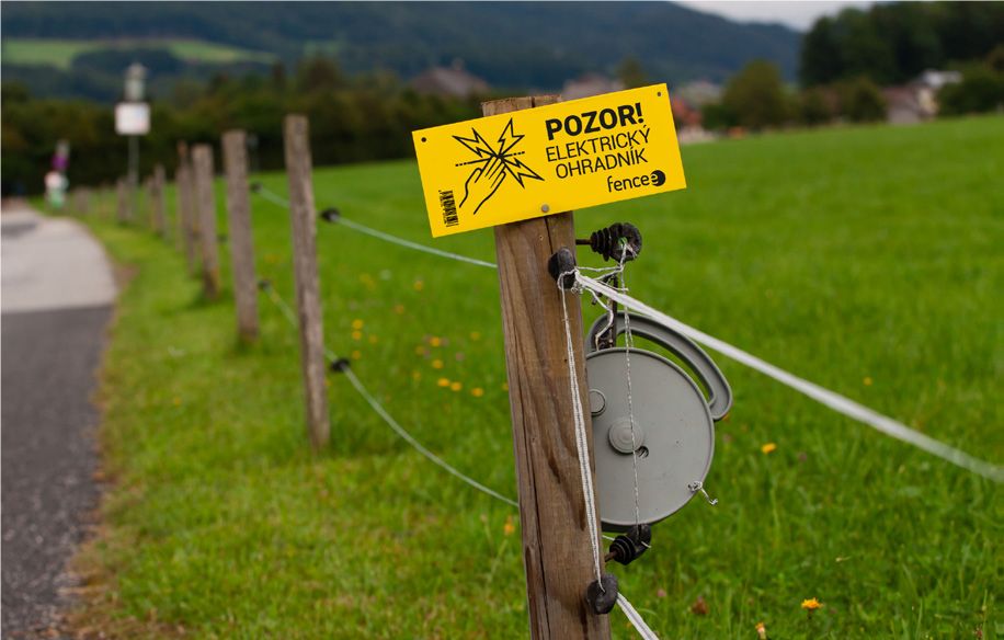 Výstražná tabulka pro elektrické ohradníky - POZOR! ELEKTRICKÝ OHRADNÍK