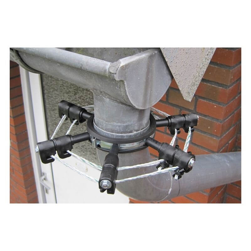 Izolátor pro elektrický ohradník na okap proti kuně, ø 102 - 106 mm