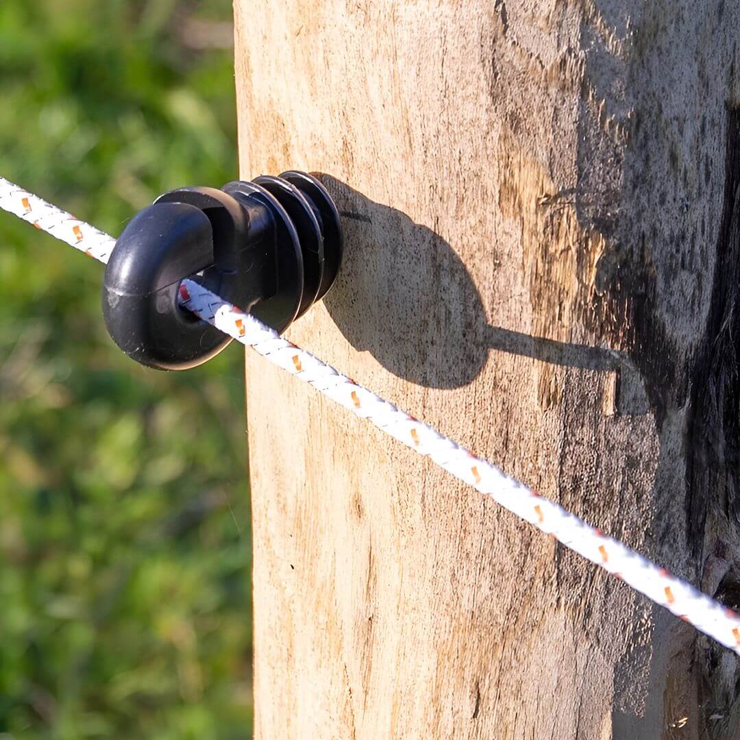Sada kruhové izolátory pro elektrický ohradník 250 ks včetně šroubovacího nástavce
