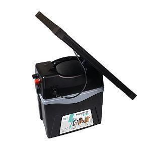 Možnost připojení polohovatelného solárního panelu s výkonem 30 W