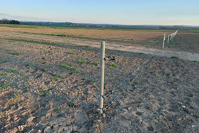 Stavba elektrického ohradníku pro výstavu Naše pole