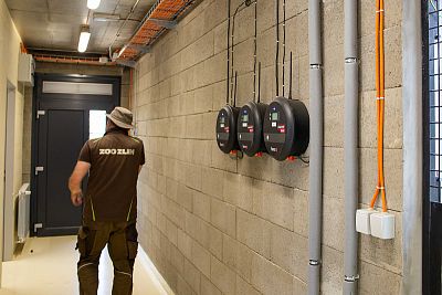 Zázemí Jaguárů s třemi připojenými generátory EDX150